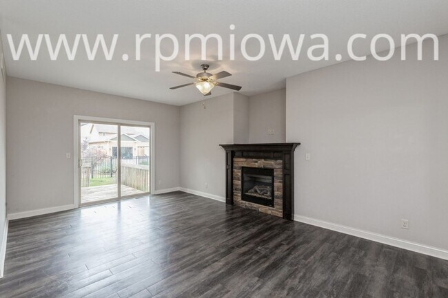 Foto del edificio - LARGE PRAIRIE TRAIL HOME!! 4 Bedroom, 3.5 Bath Home in Ankeny