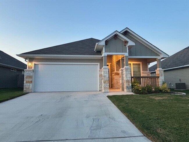 Foto del edificio - 8114 Smoke Crk Ln