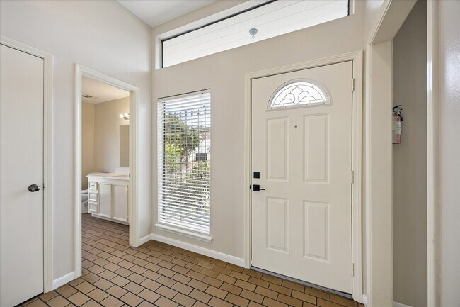Foto del edificio - 8018 Cobblefield Ln