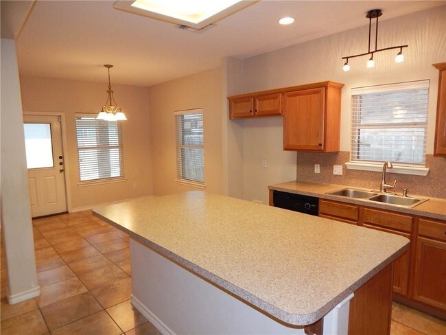 Building Photo - 7013 Tocken Ct