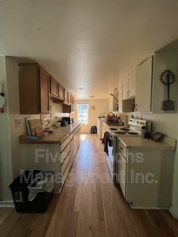 Foto del edificio - 80-80.5-805 N Willard St