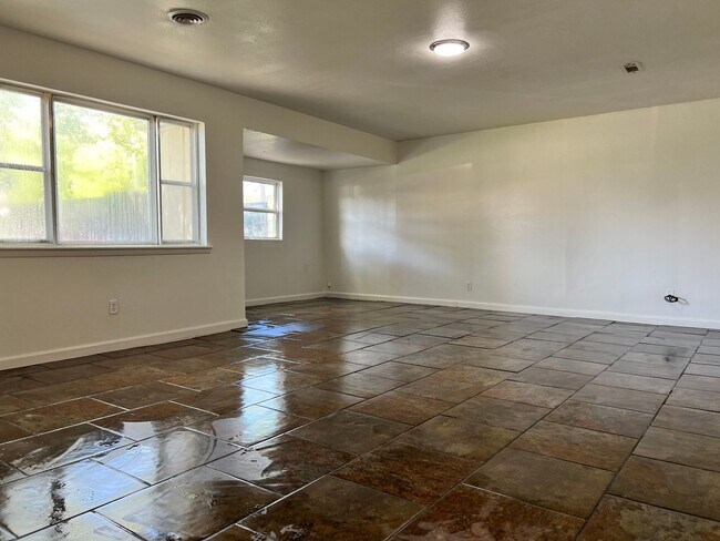 Foto del edificio - $1,200.00 move-in-special