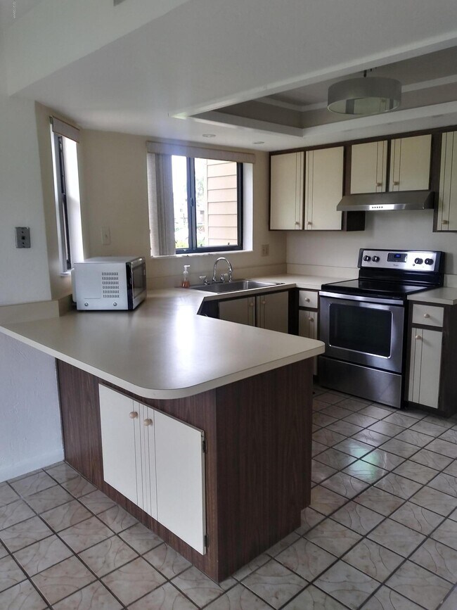 Building Photo - 110 Blue Heron Dr