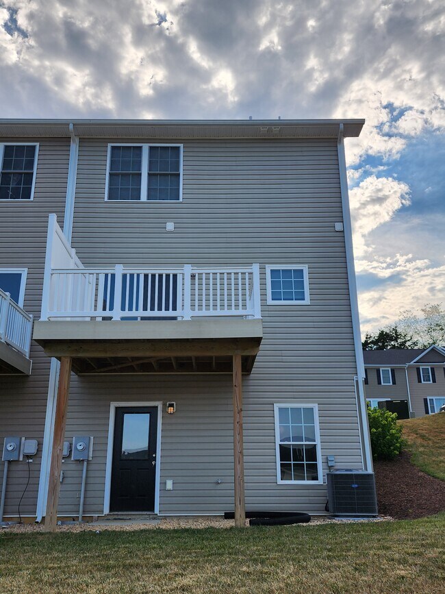 Building Photo - 1151 Bluemoon Dr