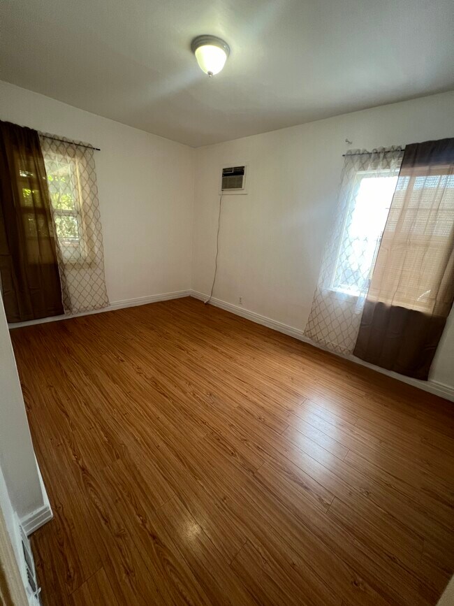 Foto del edificio - 1800 E Woodbury Rd