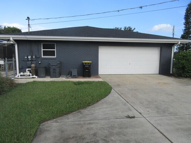 Foto del edificio - 6618 Winterset Gardens Rd