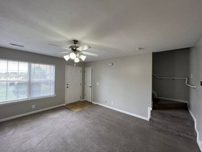 Foto del edificio - 3 Bedroom 2.5 Bath - Convenient to everyth...