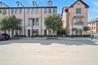 Building Photo - 14989 Oak St