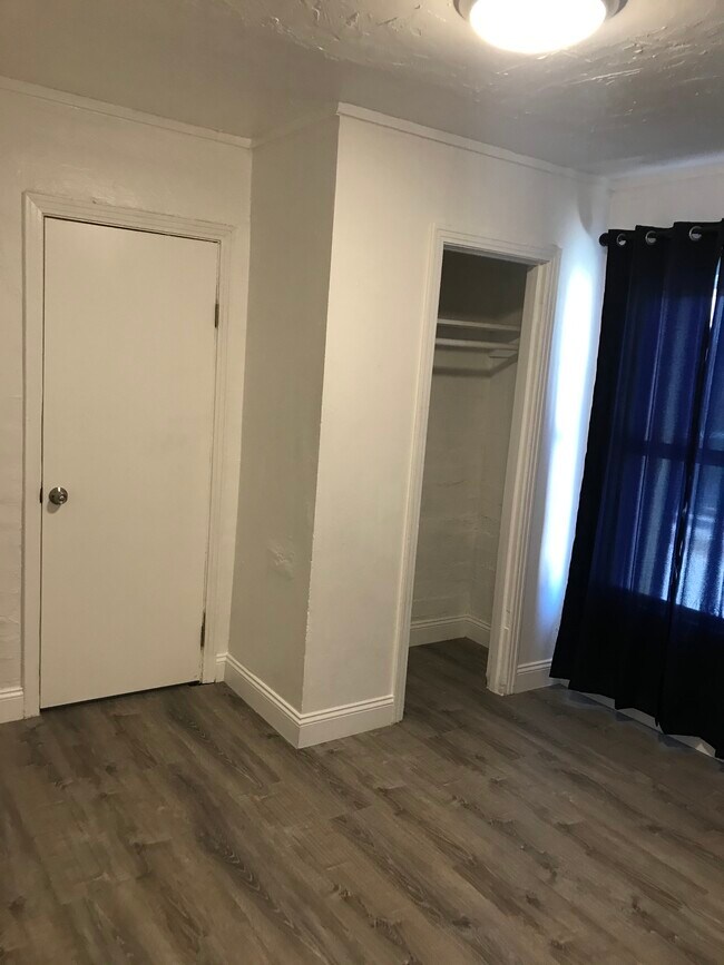 Foto del edificio - 1518 E Clinton Ave