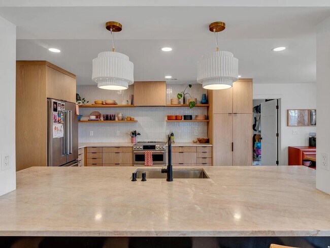 Foto del edificio - 1304 Lawrence Ave