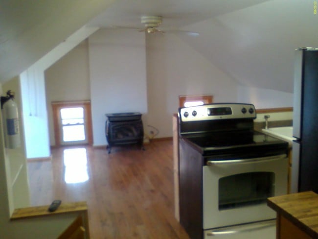 Building Photo - 163 Lincoln Ave