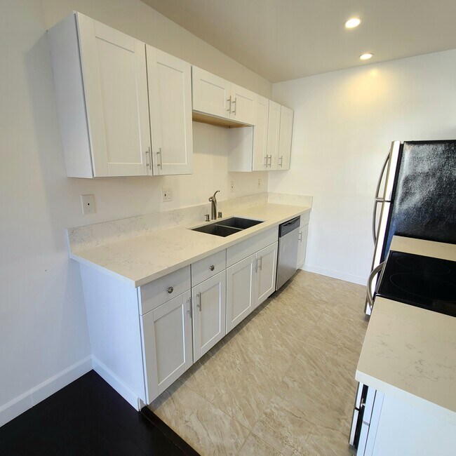 Building Photo - 843 4th St