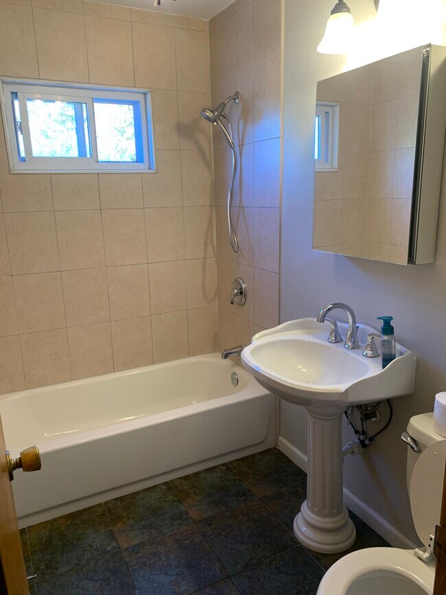 Foto del edificio - 4838 Melrose Ln