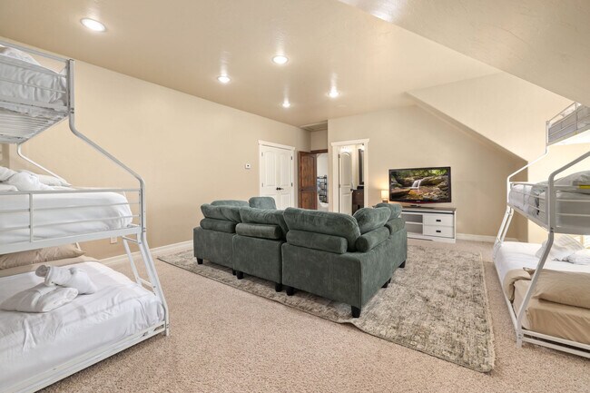 Foto del edificio - 4933 Trout Farm Rd