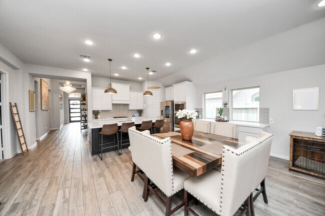 Foto del edificio - 1711 Rustling Creek Dr