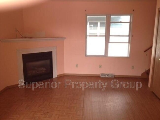 Building Photo - 1319 Loftsgordon Ave