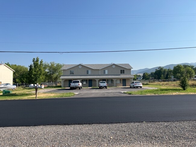 Building Photo - 60 E 200 N