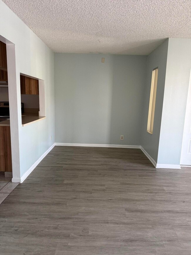 Foto del edificio - 718 Sunny Pine Way