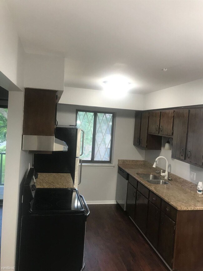 Building Photo - 1 br, 1 bath Condo - Dover Glenn Condominuims