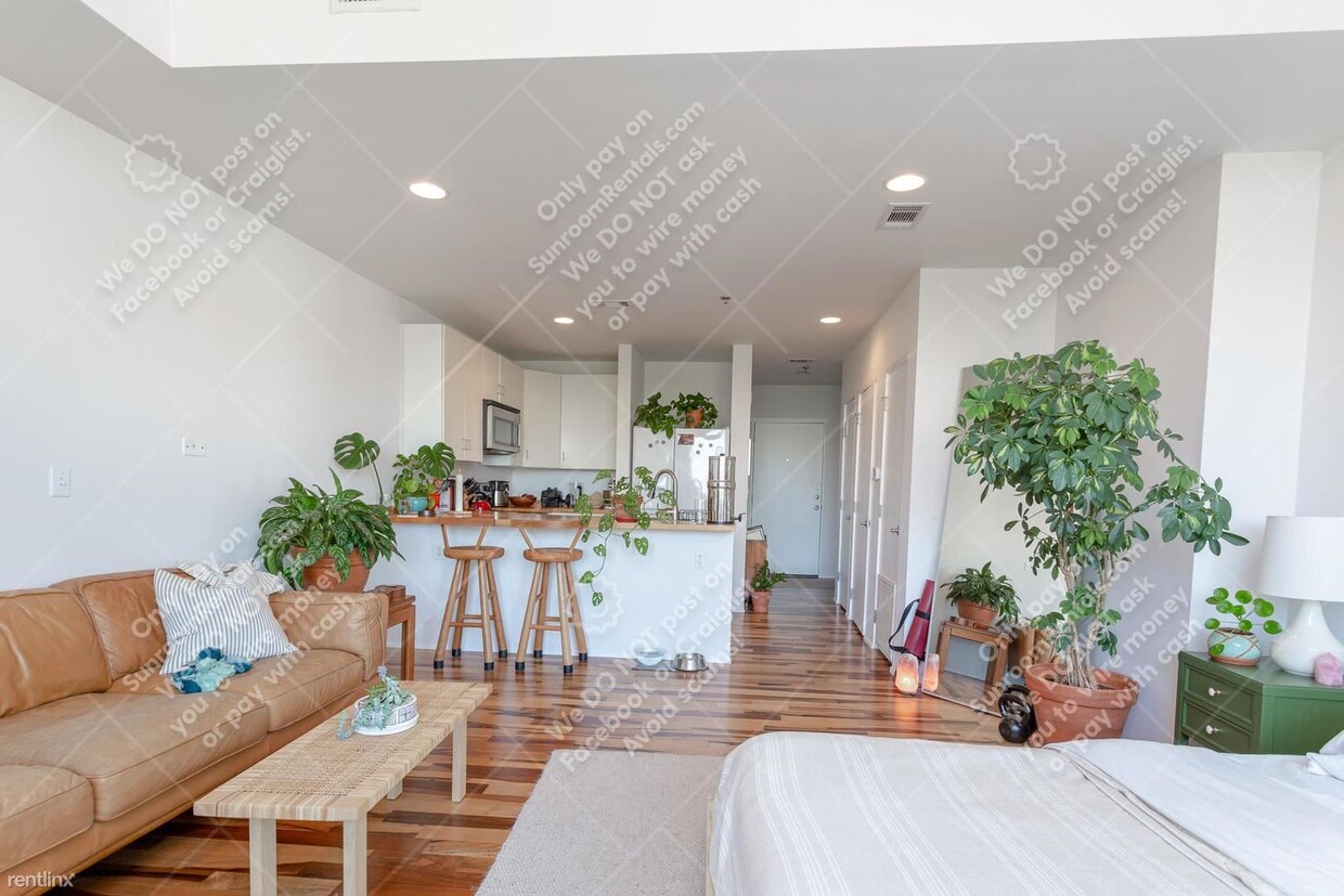 Primary Photo - Studio, 1 bath Condo - 1200 East 11th St 3...