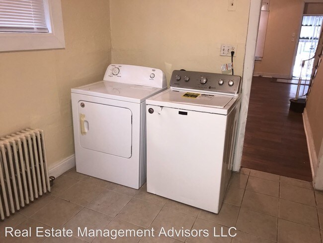 Foto del edificio - 3 br, 1 bath House - 943 N. Fallon St.