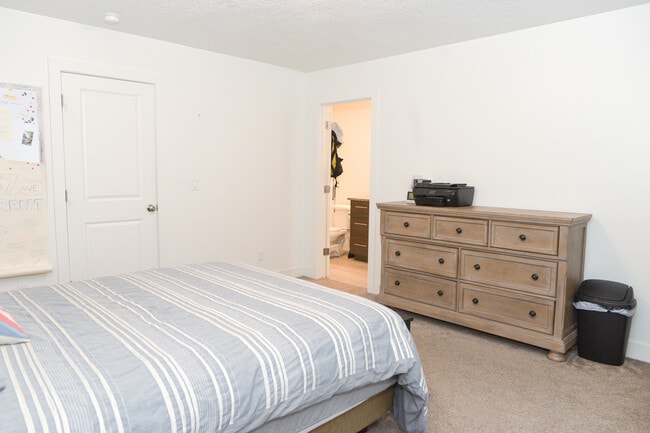 Building Photo - 1396 E 340 S