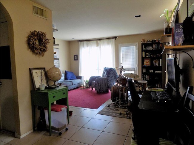 Building Photo - 2010 Branard St