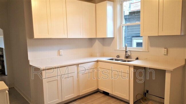 Building Photo - 305 Miltenberger St