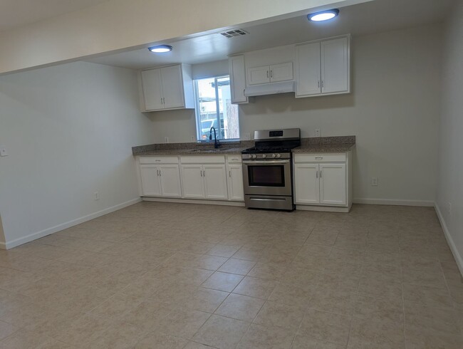 Building Photo - 1201p -131-2103 Carrere St. MG