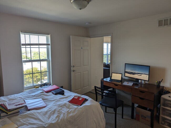 Building Photo - 714 Fort Worth Dr