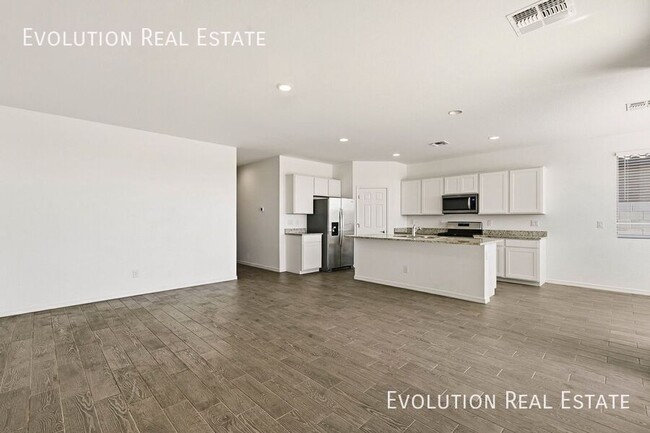 Building Photo - 11461 E Ulysses Ave