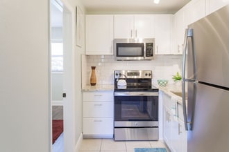 Kitchen.jpg - Bayshore Palms at Soho