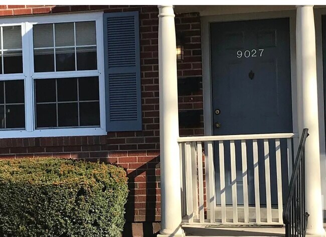 Foto del edificio - 9027 Wrenwood Ln
