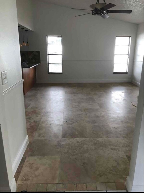 Building Photo - 10819 Roundview Ln