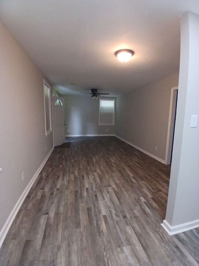 Foto del edificio - Renovated 3 bedroom 2 bath home - Open To ...