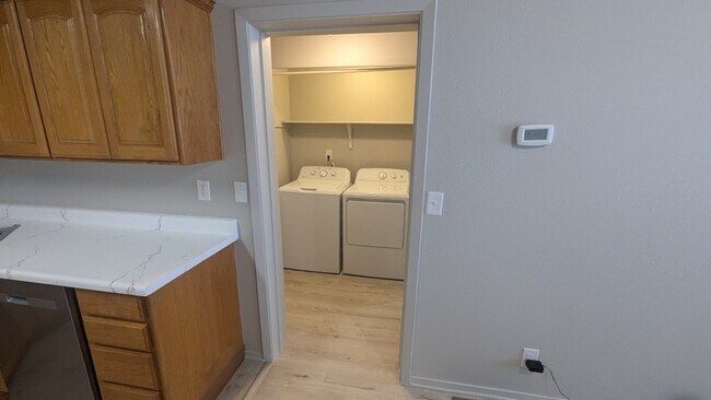 Building Photo - 600 N 2450 E