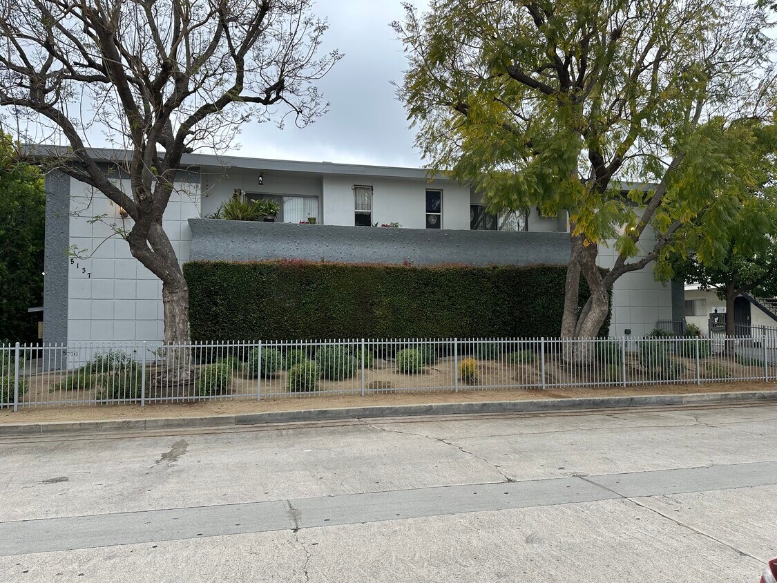 5137 Denny Ave, North Hollywood, CA 91601 Apartments in North