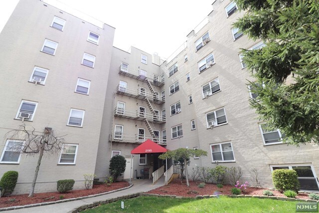 Foto del edificio - 2195 N Central Rd