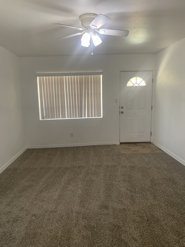 Building Photo - 1623 Thelma Ln