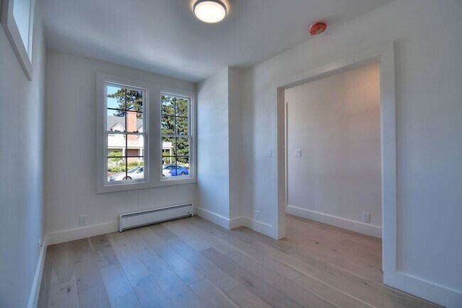 Bedroom w/barn door - 249 Kentucky St