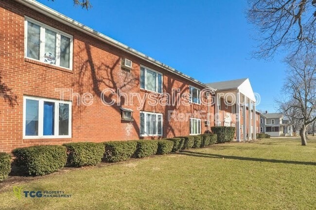 Building Photo - 445 Elm Pl