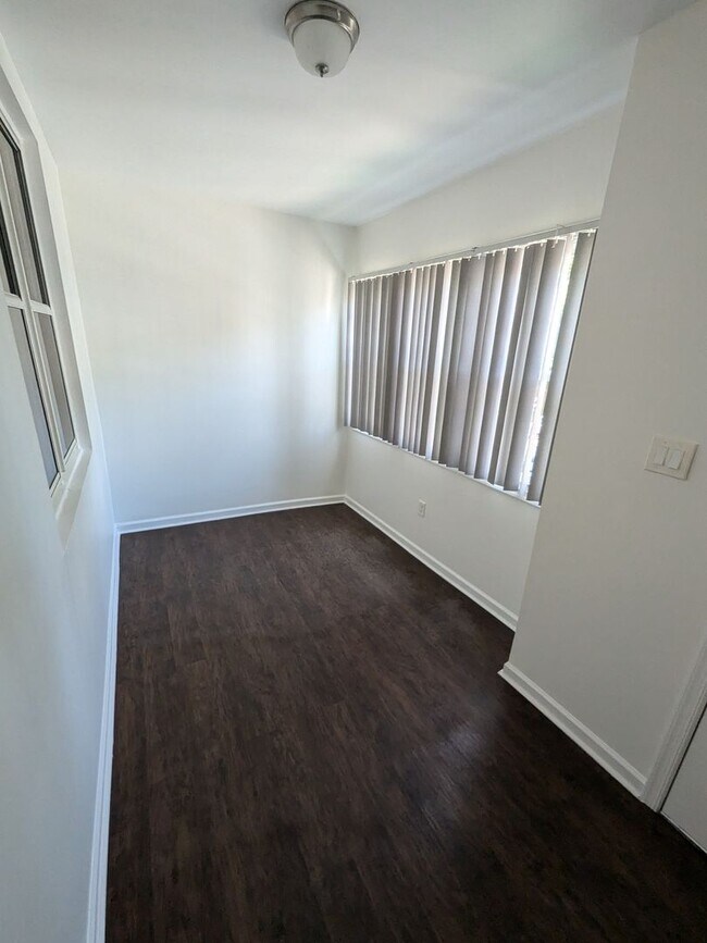 Building Photo - Remodeled Row - North Philadelphia