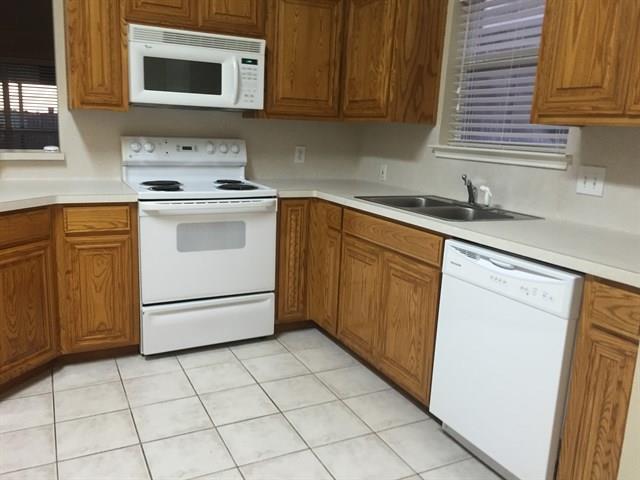 Building Photo - 825 Silverbrook Dr