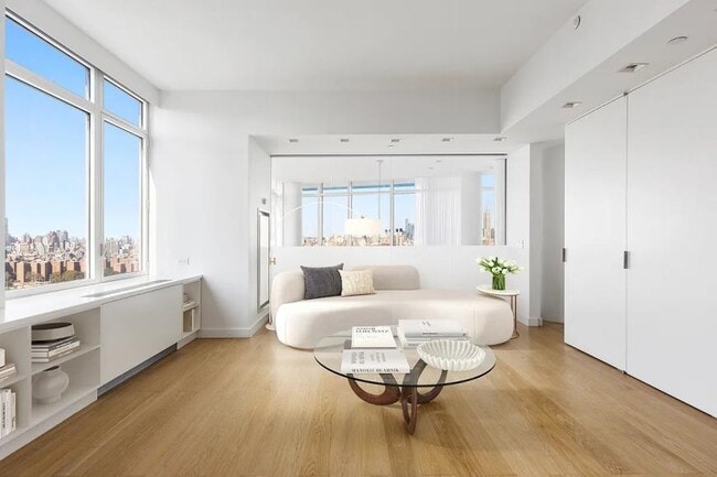 Building Photo - 3 bedroom in Brooklyn NY 11249