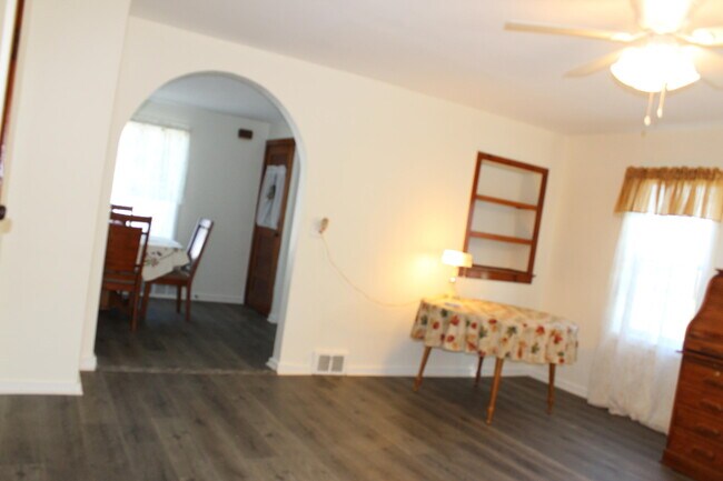 Foto del edificio - 7945 Willow Rd