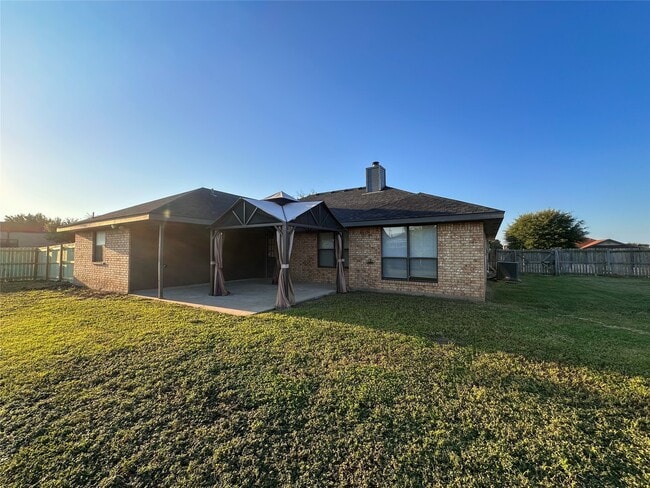 Foto del edificio - 2701 Littlepine Dr