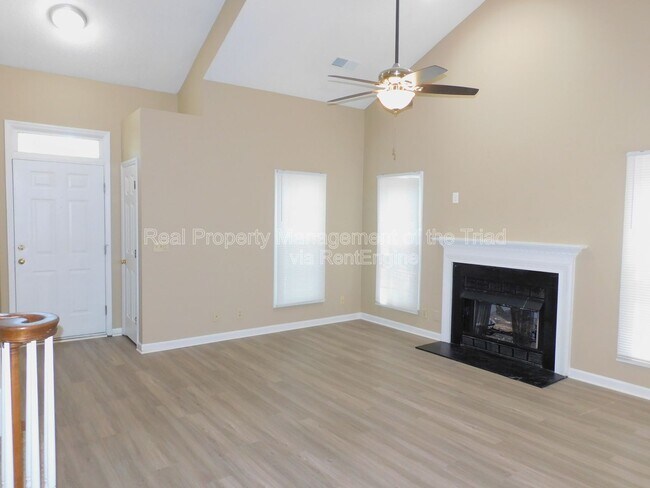 Foto del edificio - 7185 Avenbury Cir