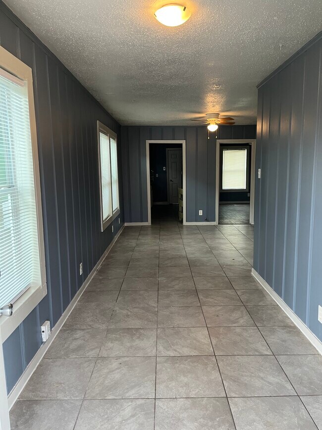 Foyer/ living room - 3433 Reeves St