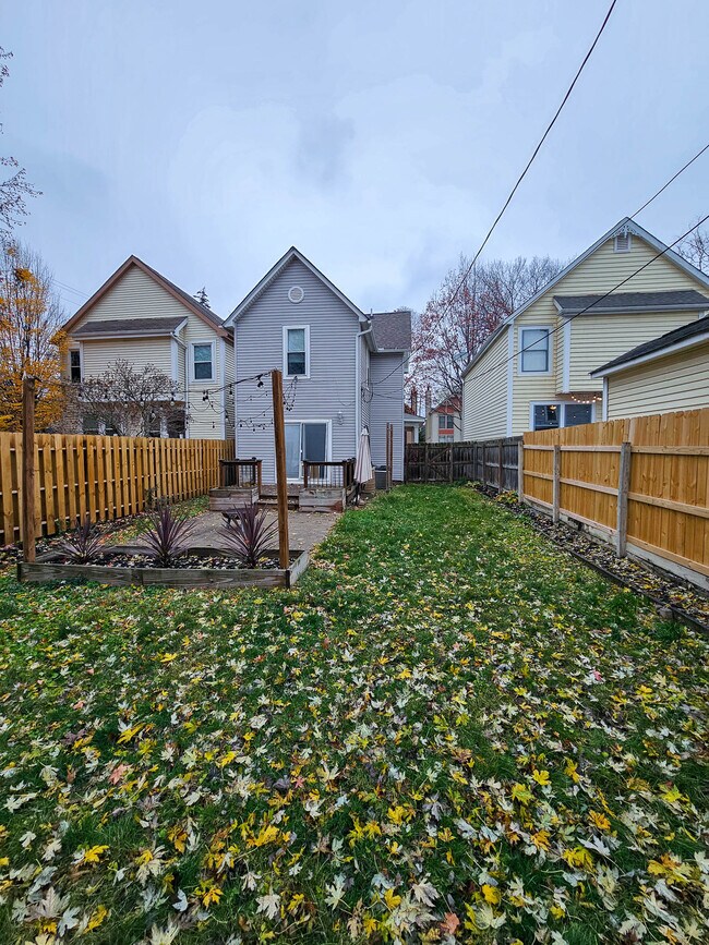 Foto del edificio - 389 W 4th Ave