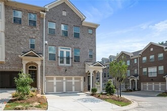 Building Photo - 1363 Live Oak Ln